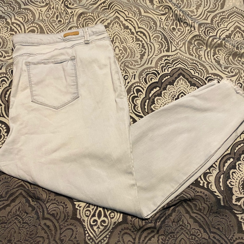 True Craft Cropped Jeans